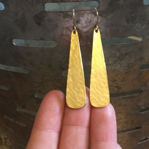 Hammered gold earrings nwot